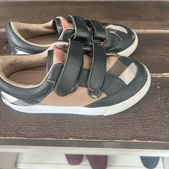 Burberry Kids Black and Beige Sneakers - Picture 2 of 6